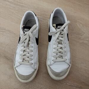 Women’s Nike Blazer Low 77 White Black Sneakers Tennis Shoes Size 10.5